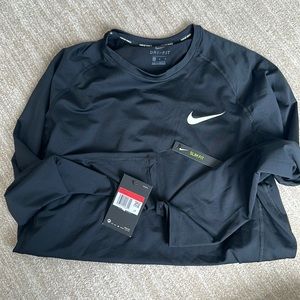 Large long sleeves dry sit men’s Nike shirt brand new with tag
